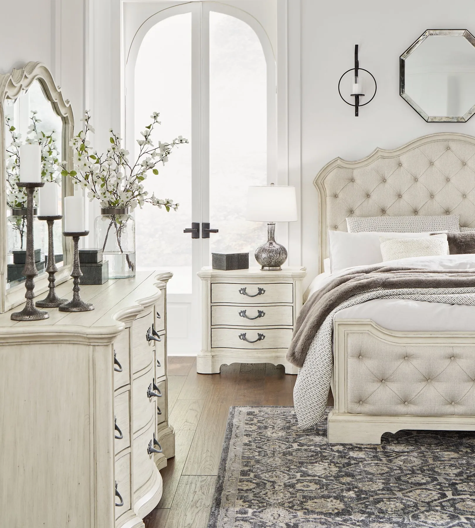 Arlendyne King Upholstered Bed with Mirrored Dresser and Nightstand