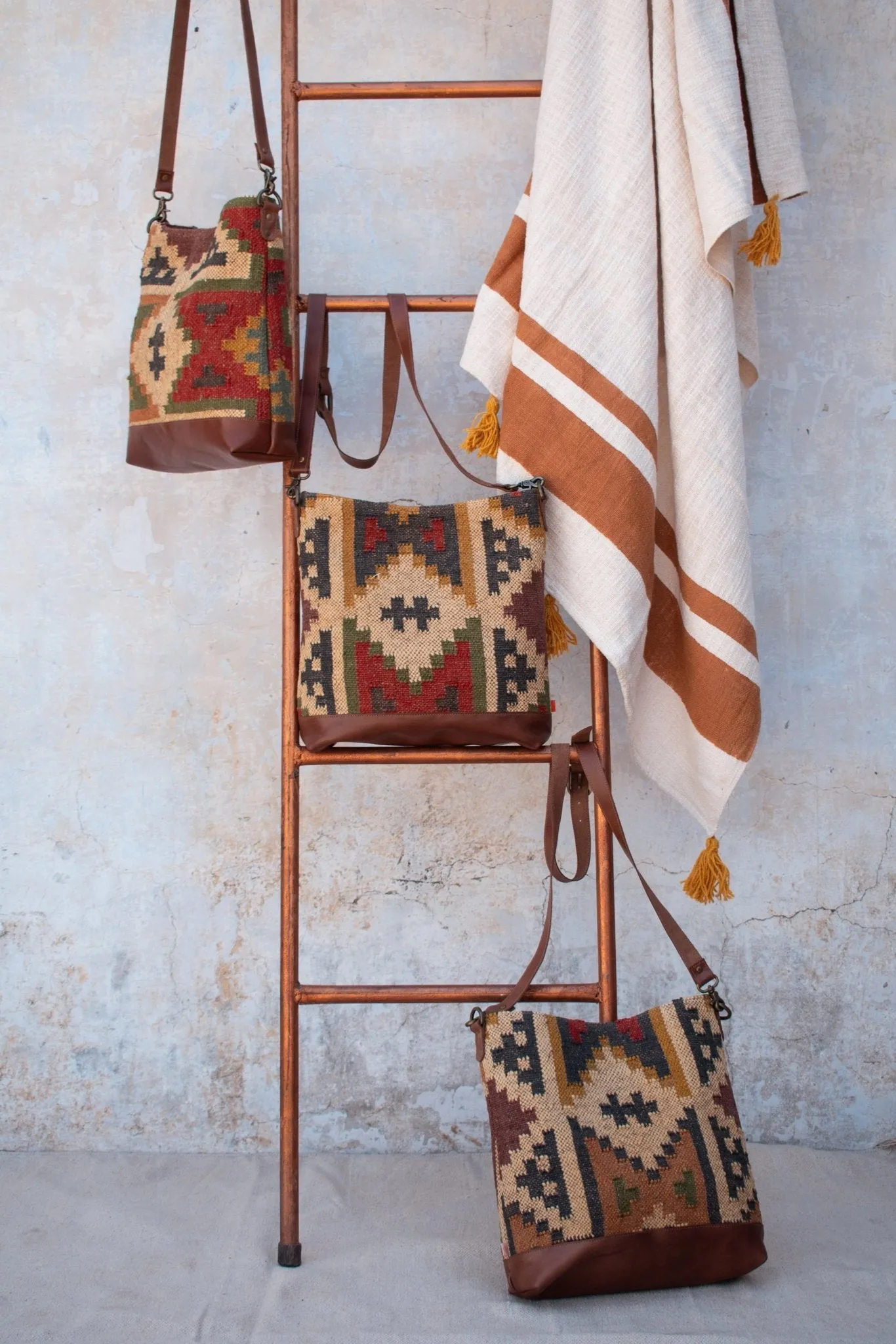 AUSTERE - KILIM &  LEATHER HAND  BAG