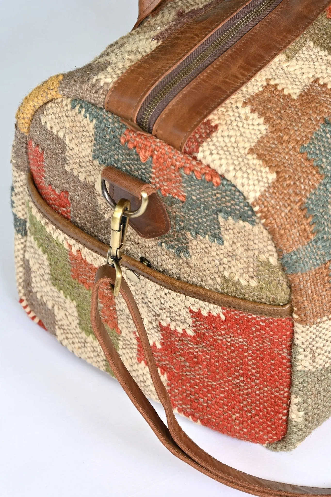 BEGONIA - KILIM DUFFLE  BAG