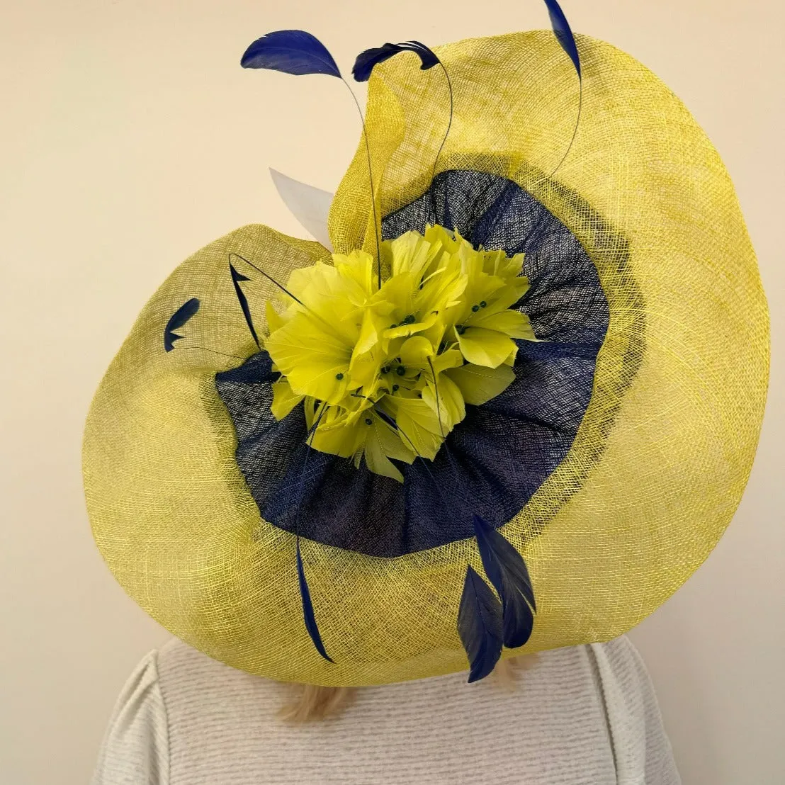 Emma Bees EB20/775 Hatinator with Feathers