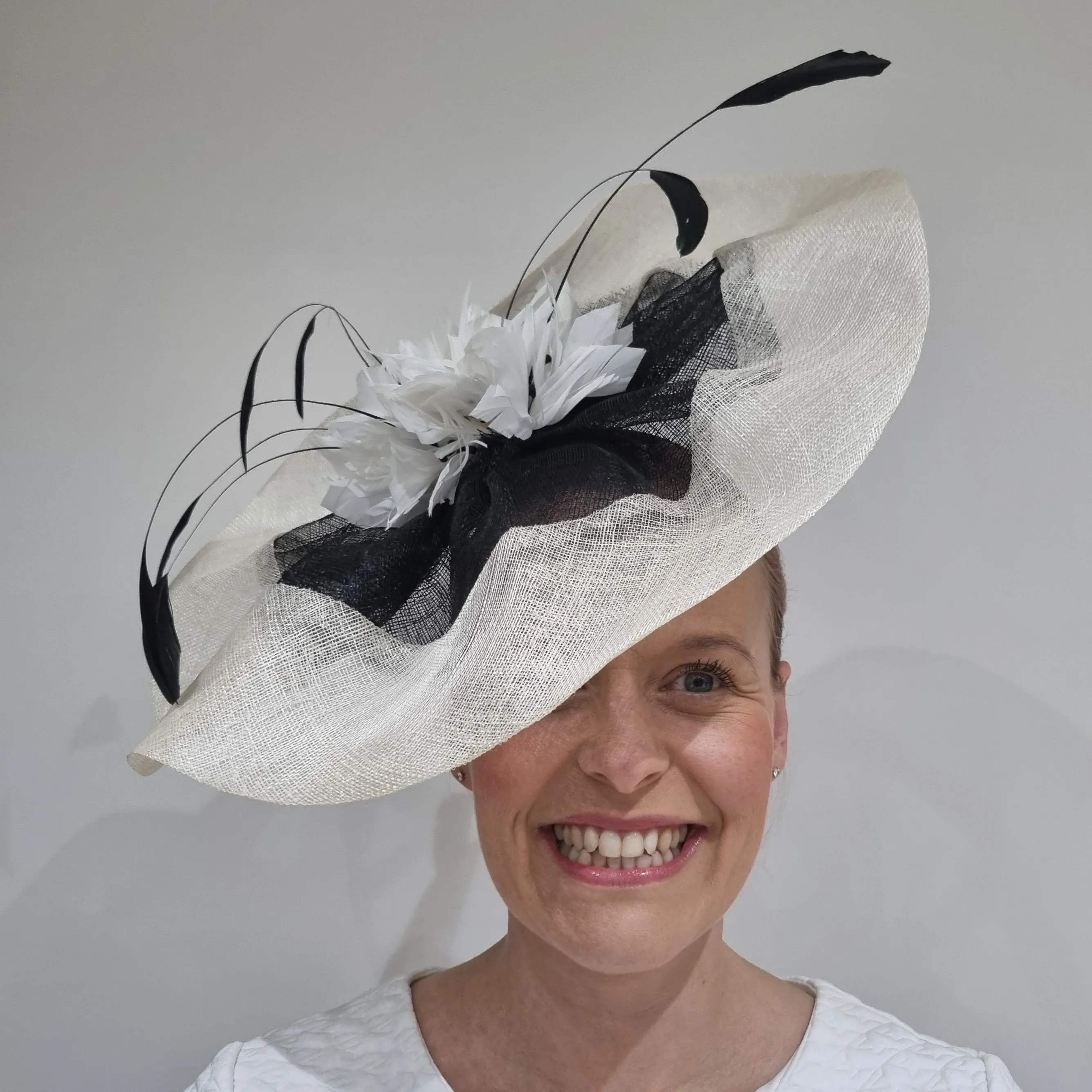 Emma Bees EB20/775 Hatinator with Feathers