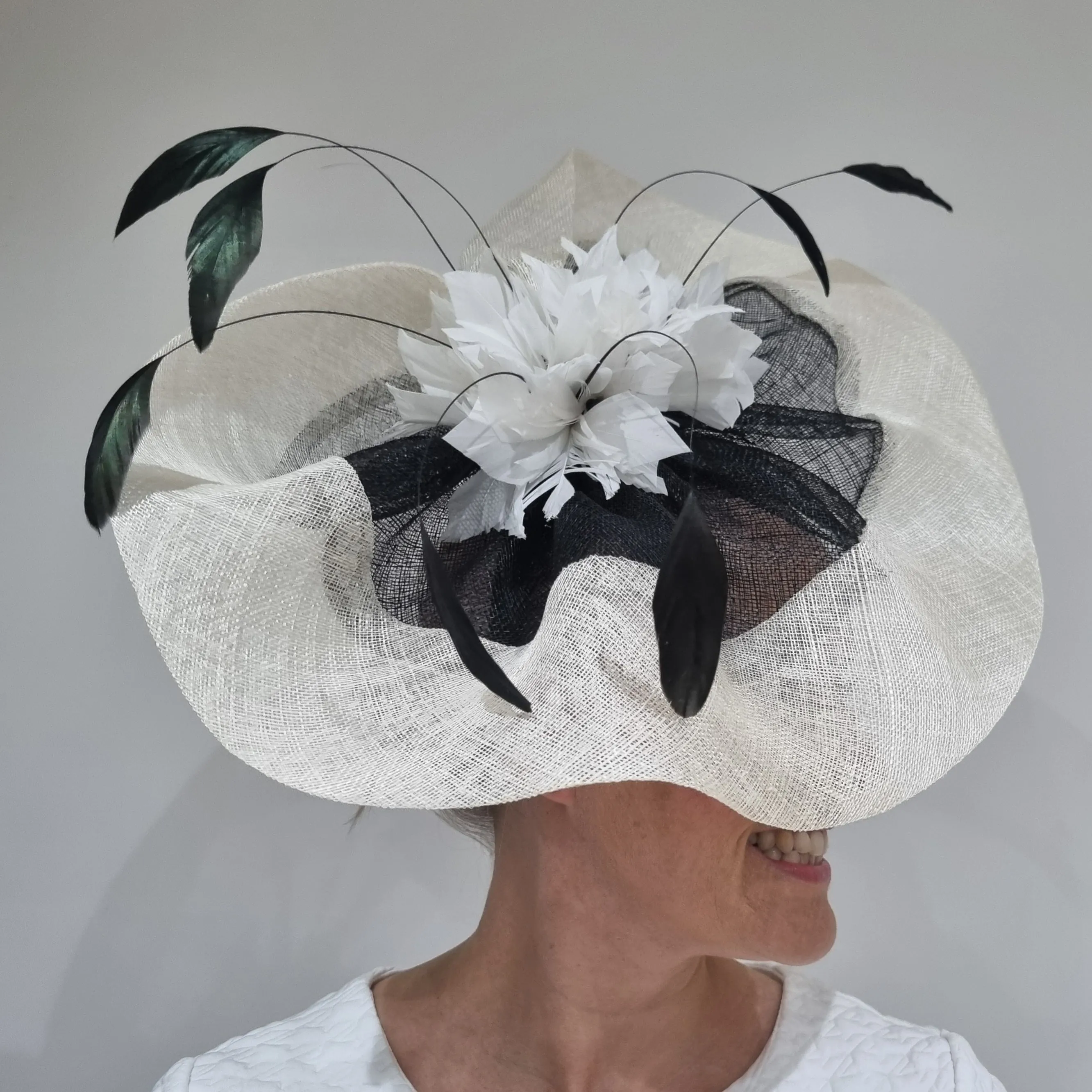 Emma Bees EB20/775 Hatinator with Feathers