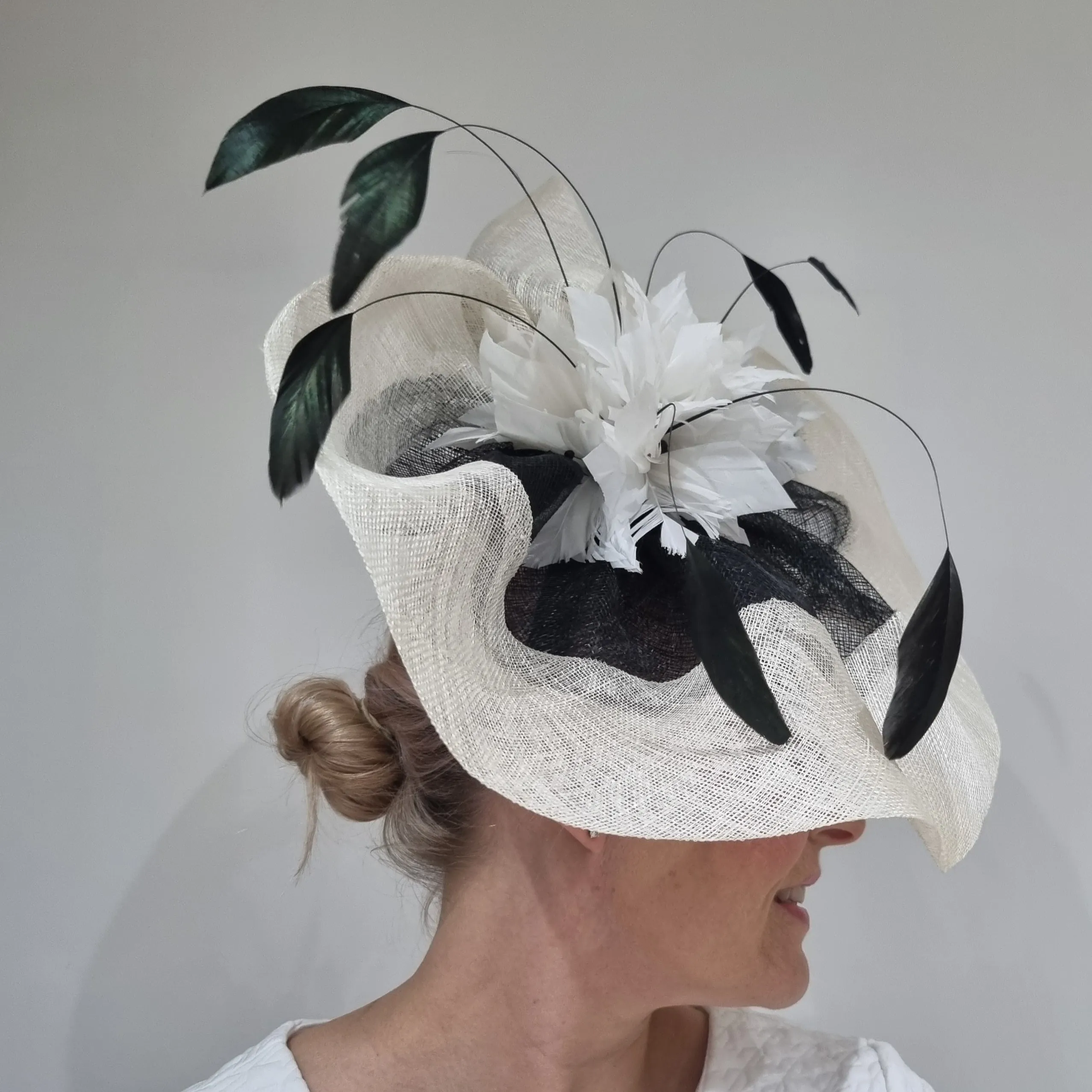 Emma Bees EB20/775 Hatinator with Feathers