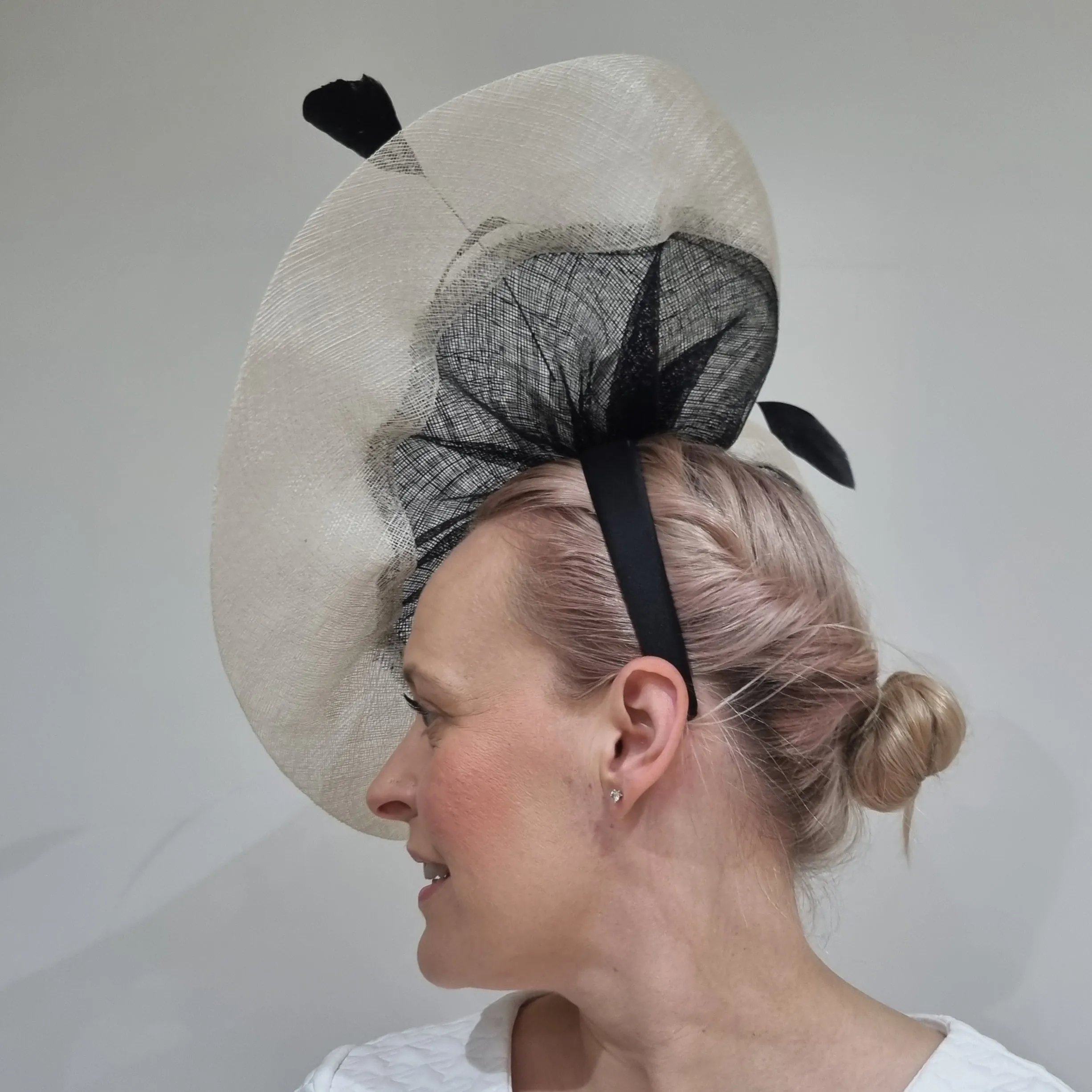 Emma Bees EB20/775 Hatinator with Feathers