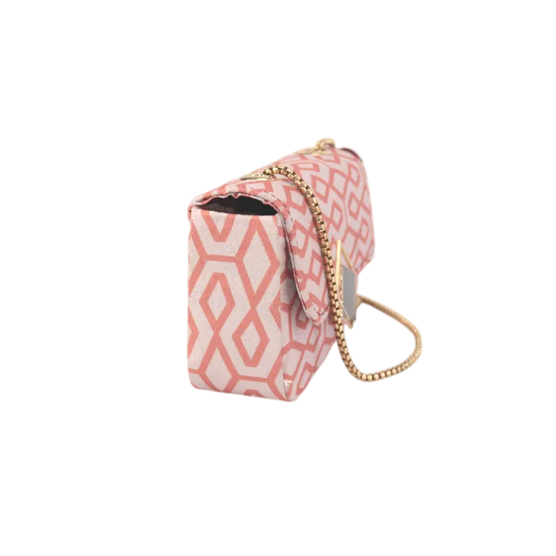 Geometric Crossbody Bag with Gold Chain and Black Square Buckle