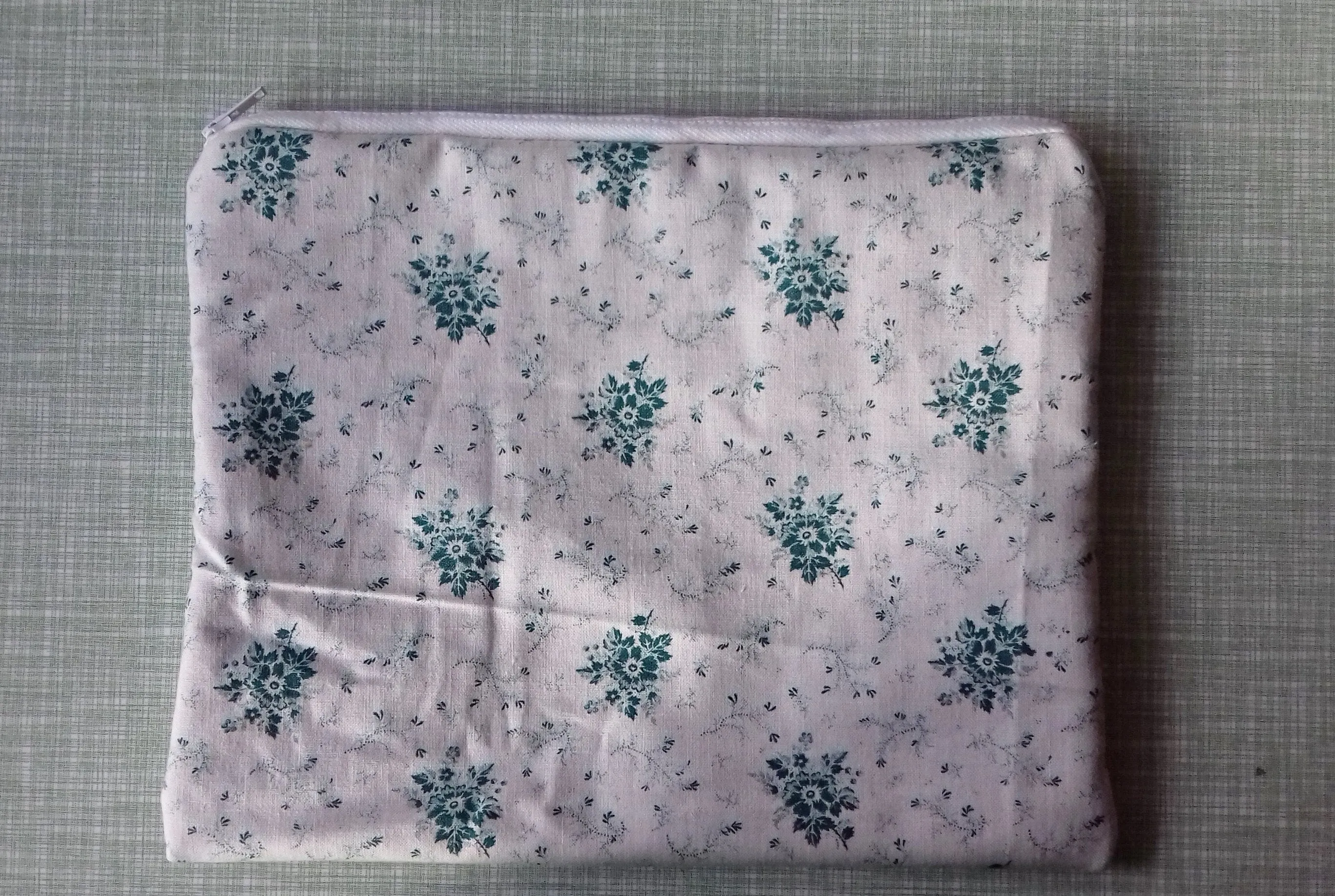 White Green Floral Vintage Tablet Bag